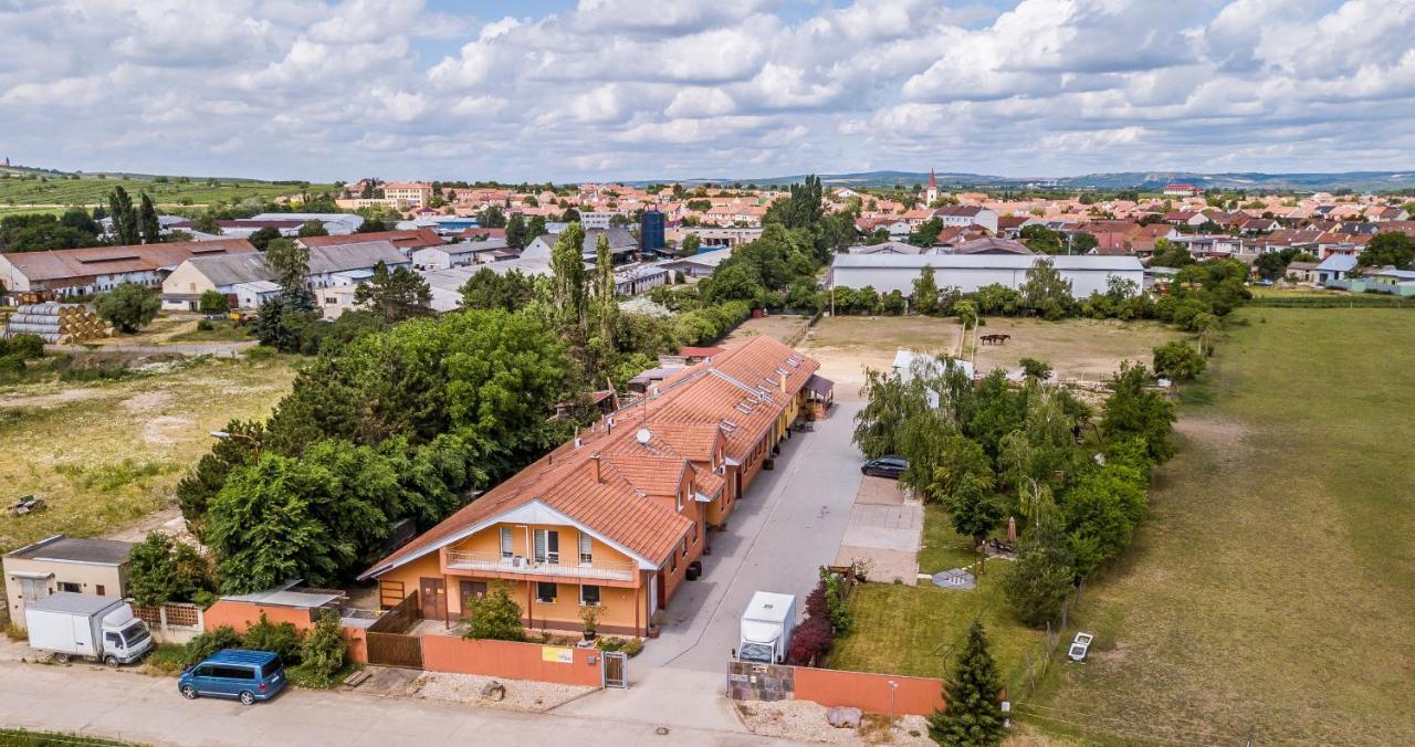 Penzion U Dablova Kopyta Rakvice Buitenkant foto