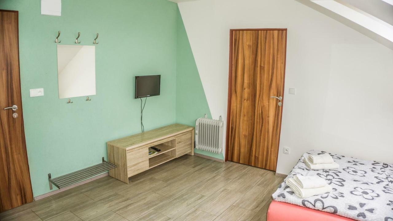 Penzion U Dablova Kopyta Rakvice Buitenkant foto