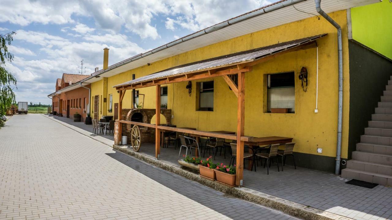 Penzion U Dablova Kopyta Rakvice Buitenkant foto